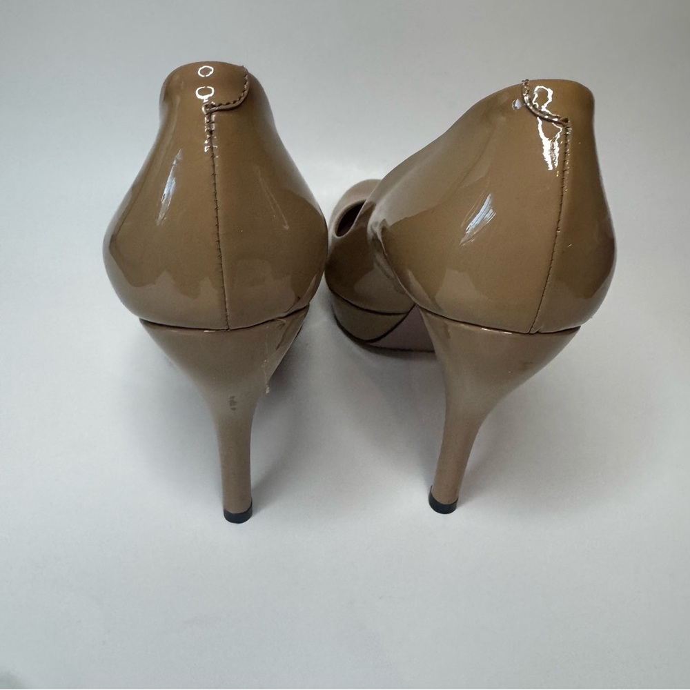 ❕SALE❕ Gucci Patent Leather Tan Pumps - Picture 6 of 6